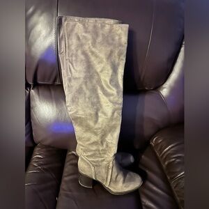 Women’s knee boots size 8 great condition
